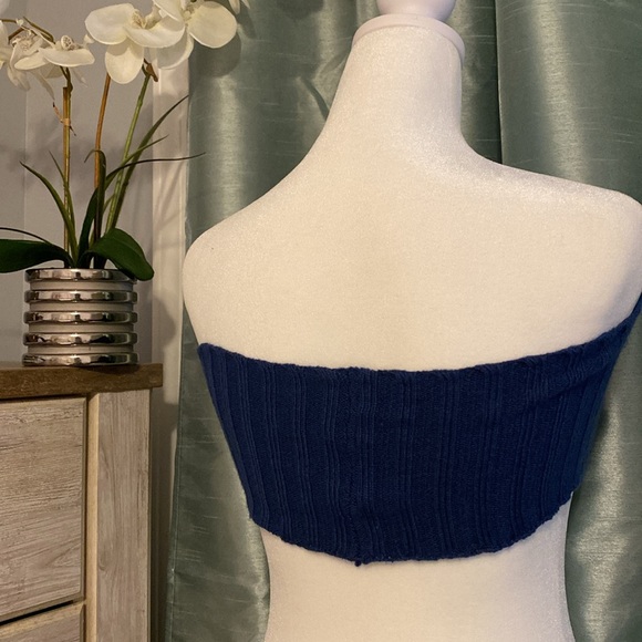 Blue Triangular top - Picture 2 of 3